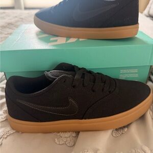 Nike Kids Black Sneakers with Tan Sole